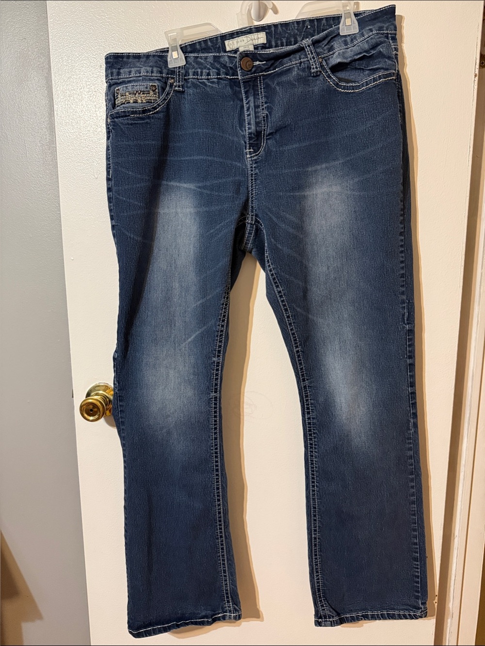 Women’s Straight Leg Jeans in Dark Blue Denim